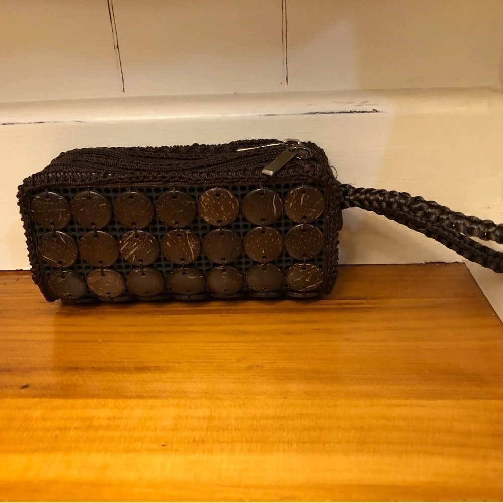 Boho Coconut Shell Handmade Crochet Wristlet Clutch Pre Owned Like New Cond.